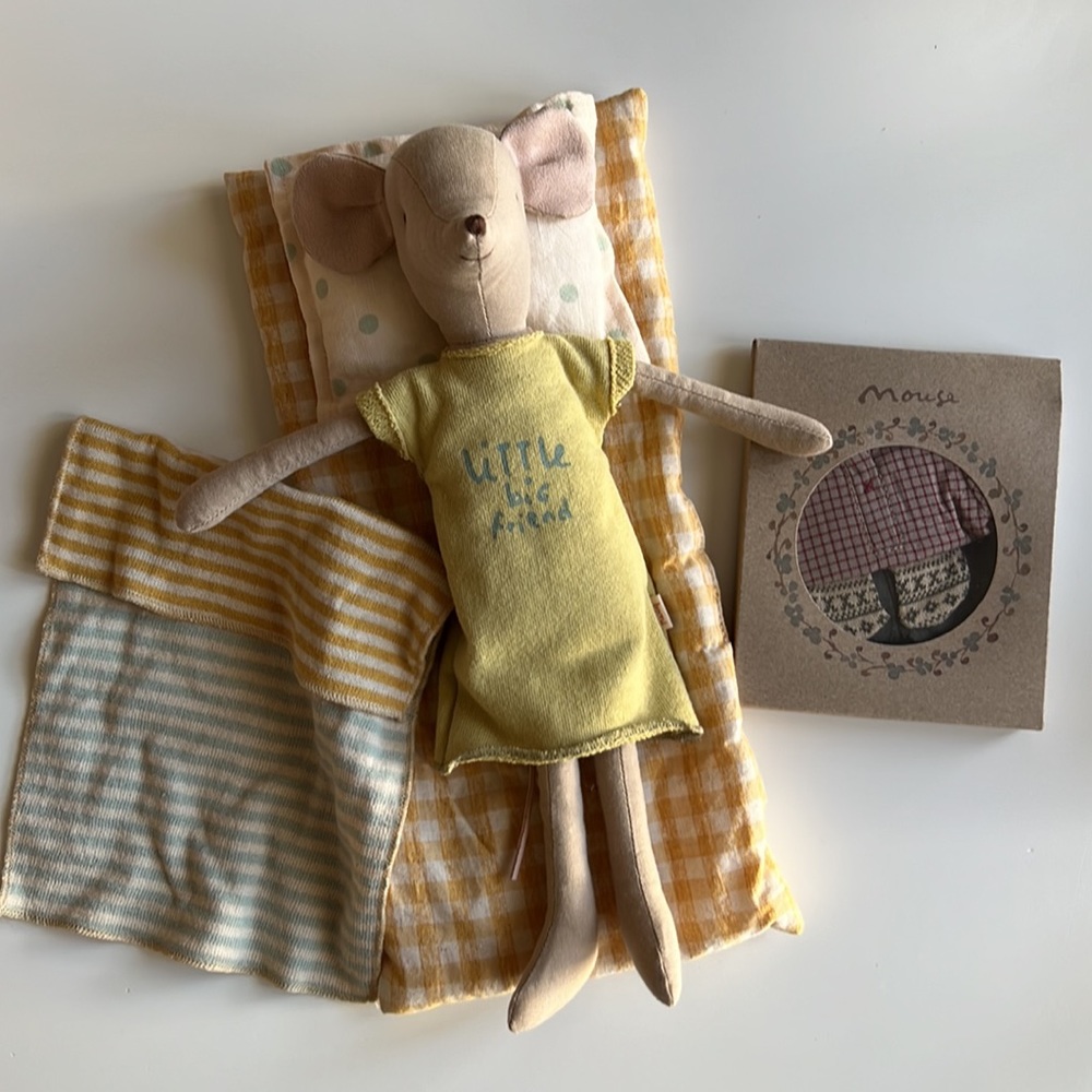 Maileg Bundle Medium Mouse with Christmas Clothes